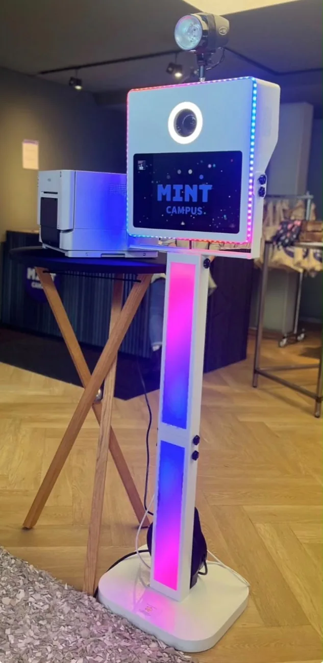 Personalisierter Fotobox-Startbildschirm mit Monogramm zur Hochzeit