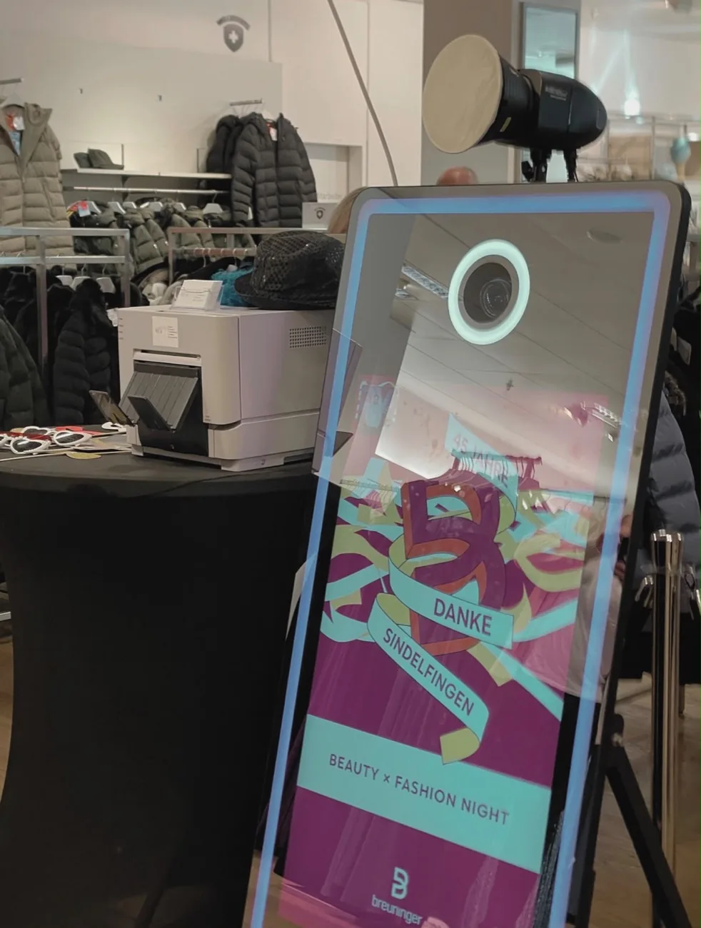Fotobox-Homescreen im Corporate Design mit Firmenlogo