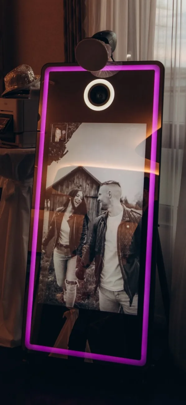 Individuell gestalteter Fotobox-Startbildschirm mit Wunschmotiv