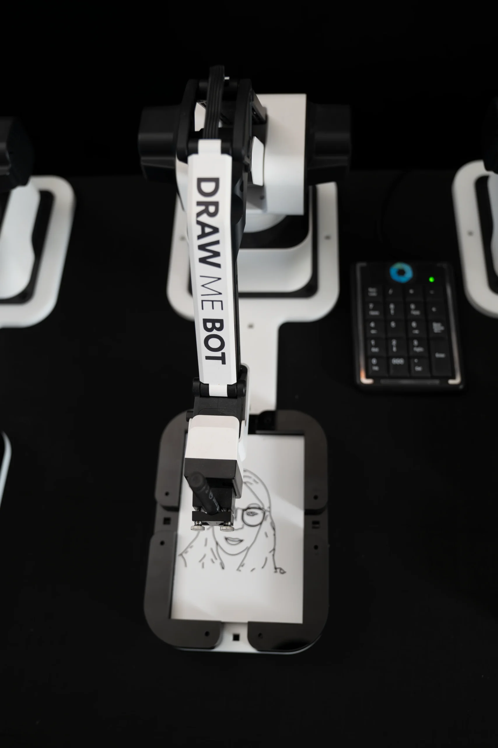 KI-Zeichenroboter